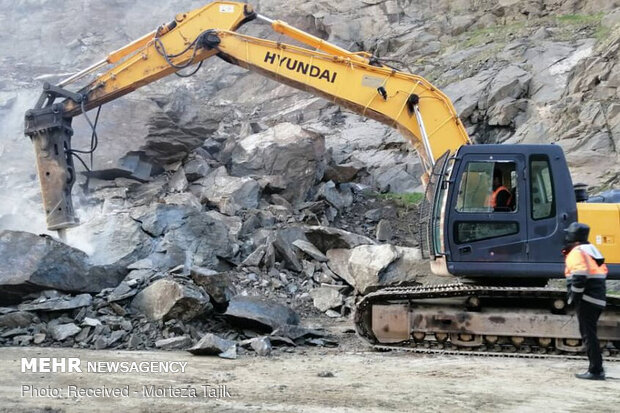 ریزش سنگ در تونل آزادراه تهران – شمال منجر به مرگ یک کارگر شد