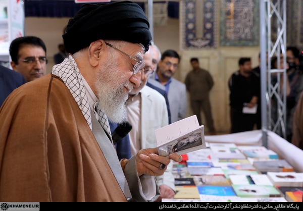 رهبر انقلاب: غلبه داستان‌های خارجی مربوط به کودک عیب بزرگی است