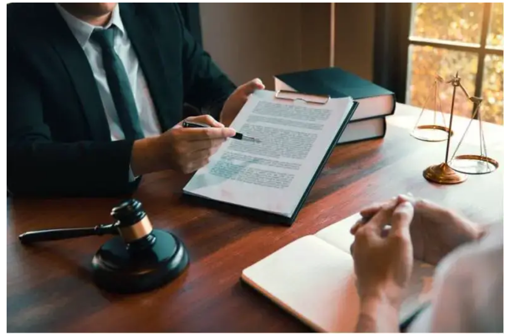 چگونه وکلای جنایی، یک استراتژی دفاعی قوی ایجاد می کنند؟