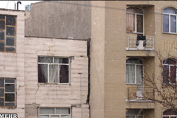 تخلیه ساختمان‌ها در پی حادثه رانش زمین حصار