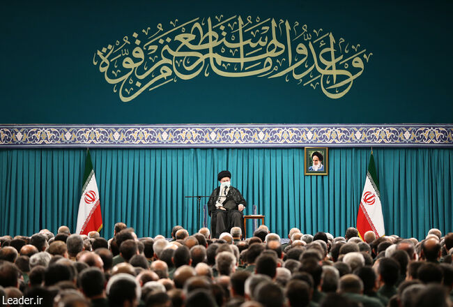 رهبر انقلاب : جمله «گزینه نظامی روی میز است» دیگر بی‌ارزش شده است