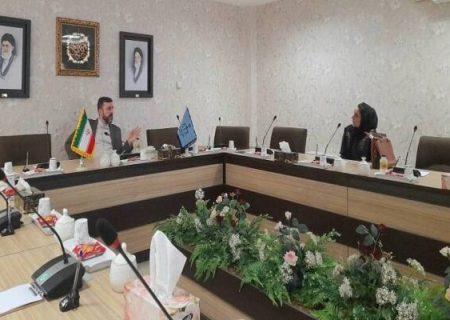 دیدار غریب آبادی با مادر کودک ایرانی جدا شده از والدینش