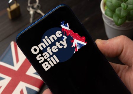 کنترل اجتماعی، محتوای تروریستی و لایحه امنیت آنلاین