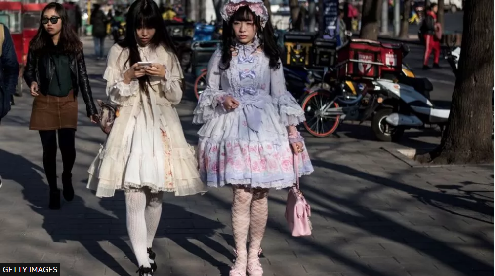 ممنوعیت استفاده از برخی البسه و پوشش های خاص در چین!