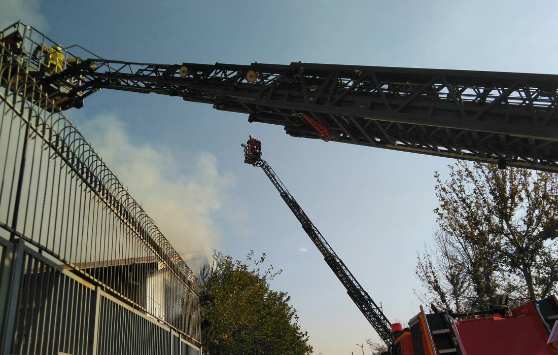 یک انبار در جاده مخصوص دچار حریق شد