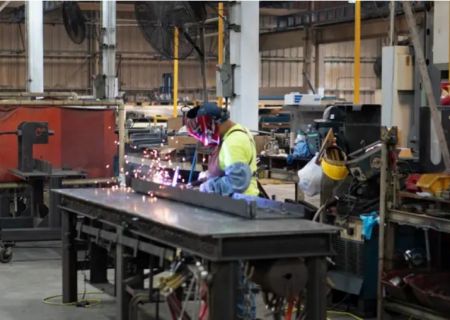 استفاده از هوش مصنوعی برای تجزیه و تحلیل زنجیره تامین جهانی