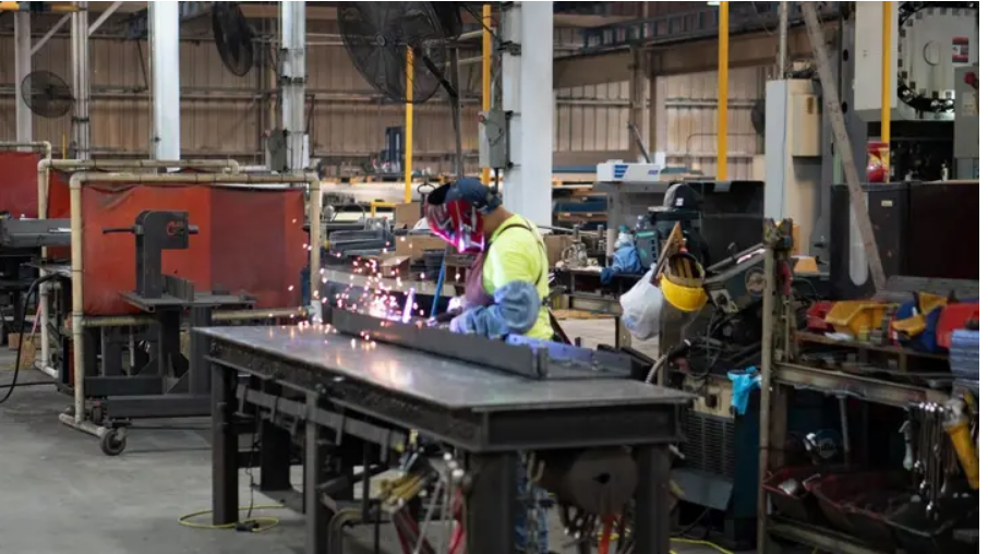 استفاده از هوش مصنوعی برای تجزیه و تحلیل زنجیره تامین جهانی