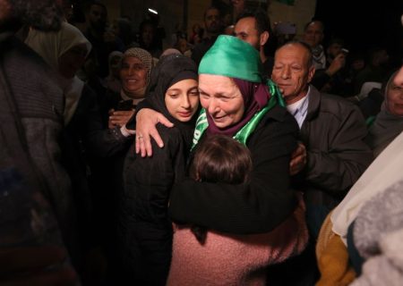 نتایج اولین روز آتش بس موقت : آزادی ۳۹ فلسطینی و ۱۳ اسرائیلی