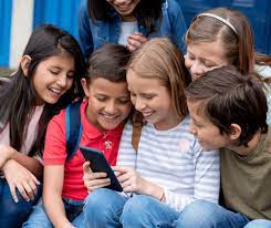 آسیب های رسانه های اجتماعی برای کودکان و نوجوانان