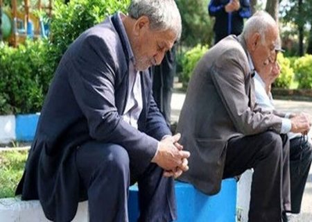 حقوق بازنشستگان نصف خط فقر است