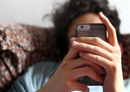 تاثیر مدت زمان استفاده از وسایل دیجیتال بر روی نوجوانان