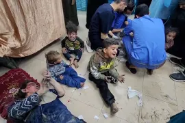 ادامه حملات به نوار غزه و تهاجم به کرانه باختری/ اسرائیل در مورد یک معامله جدید مبادله ای صحبت می کند