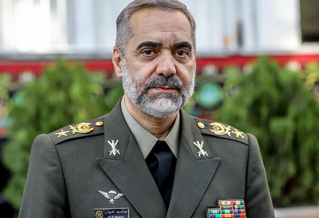 وزیر دفاع کشور: دفاع از امنیت ملی محدودیت ندارد / در آینده نتایج پیشرفت‌های موشکی را اعلام می‌کنیم