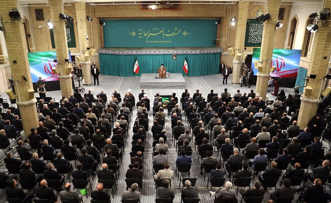 رهبر معظم انقلاب: مسئولان دولتی باید به جد مسئله بهبود فضای کسب و کار را دنبال و موانع را برطرف کنند