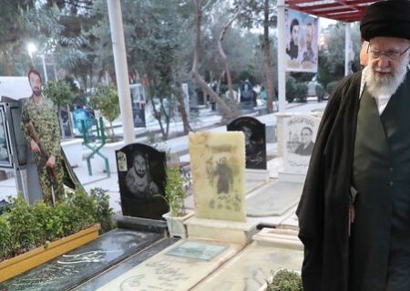 حضور رهبر انقلاب در حرم مطهر امام (ره) و گلزار شهدا