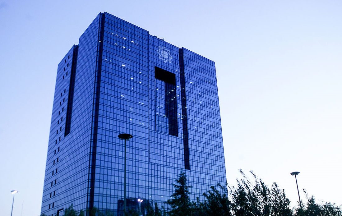 افزایش ذخایر ارزی کشور با افزایش صادرات نفت/ نوسانات بازار ارز مقطعی و گذراست