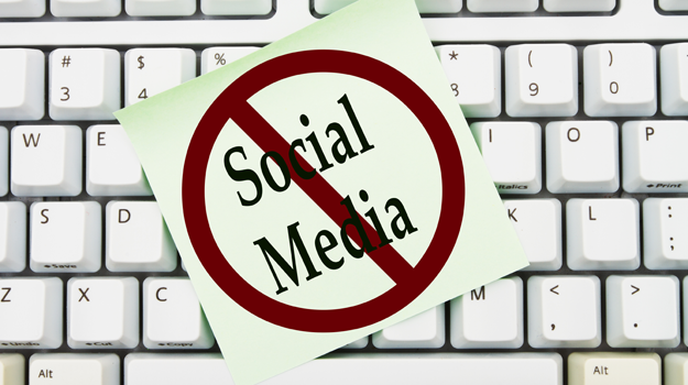 مراقب پست های رسانه های اجتماعی تان باشید!