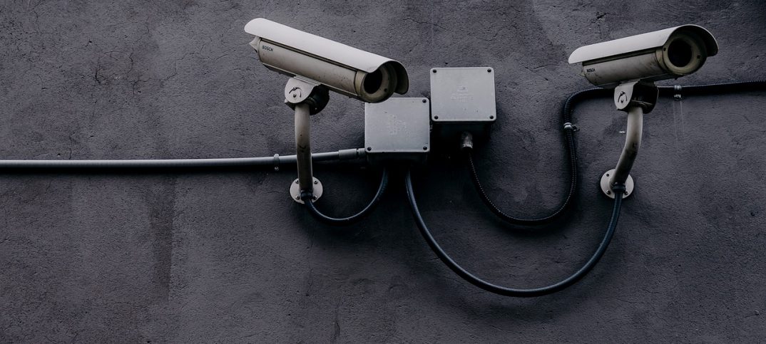 آیا هکرها می توانند دوربین های امنیتی را از طریق دیوار شنود کنند؟