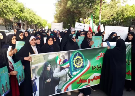 راهپیمایی بانوان ساوجبلاغی در حمایت از پلیس در اجرای  طرح نور