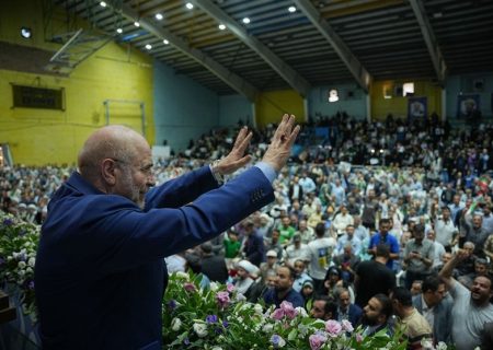 انتقادات صریح قالیباف از روحانی در قزوین/ چرا بهانه‌تراشی می‌کنید؟