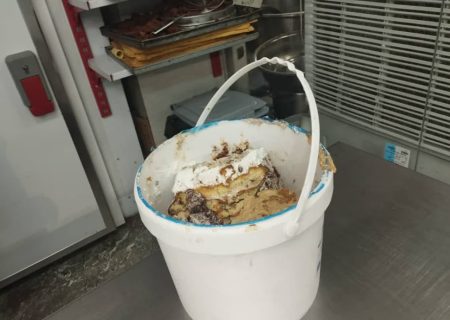 رزاقی: معدوم سازی ۲۰۰ کیلو شیرینی فاسد در البرز