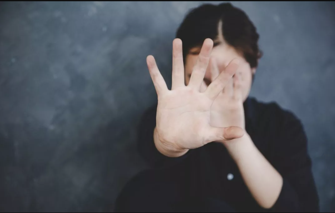 خلأهای قانونی مانع مقابله مؤثر با خشونت علیه زنان است| قانون چگونه از زنان قربانی حمایت می‌کند