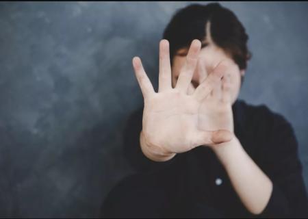 خلأهای قانونی مانع مقابله مؤثر با خشونت علیه زنان است| قانون چگونه از زنان قربانی حمایت می‌کند