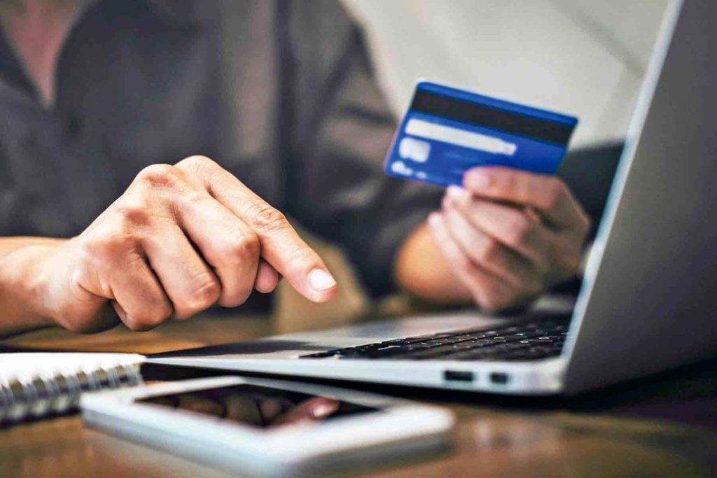 کلاهبرداری با ترفند توریست خارجی