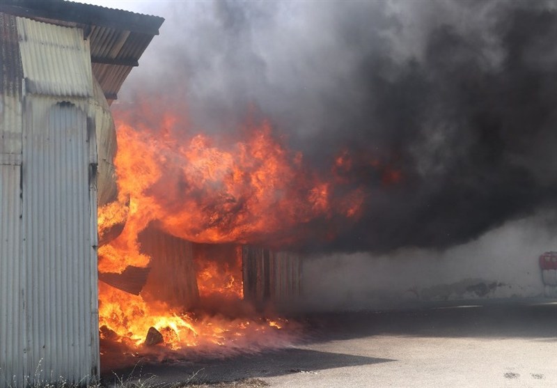 آتش در الیاف؛ حریق مهیب در شهرک صنعتی خوارزمی با دخالت گسترده مهار شد