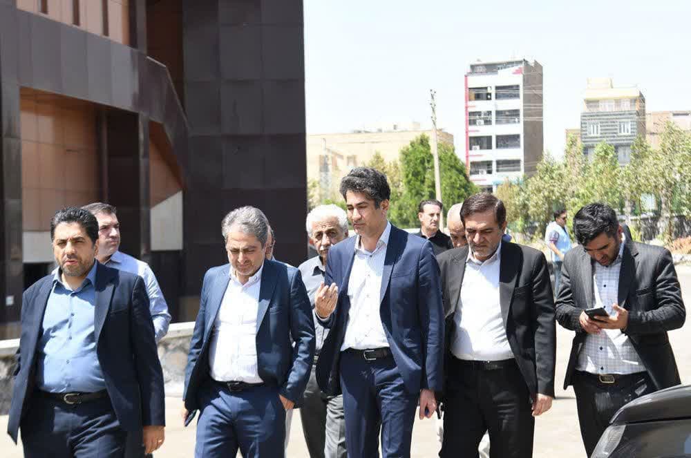 ورزشگاه ۶ هزار نفری انقلاب کرج