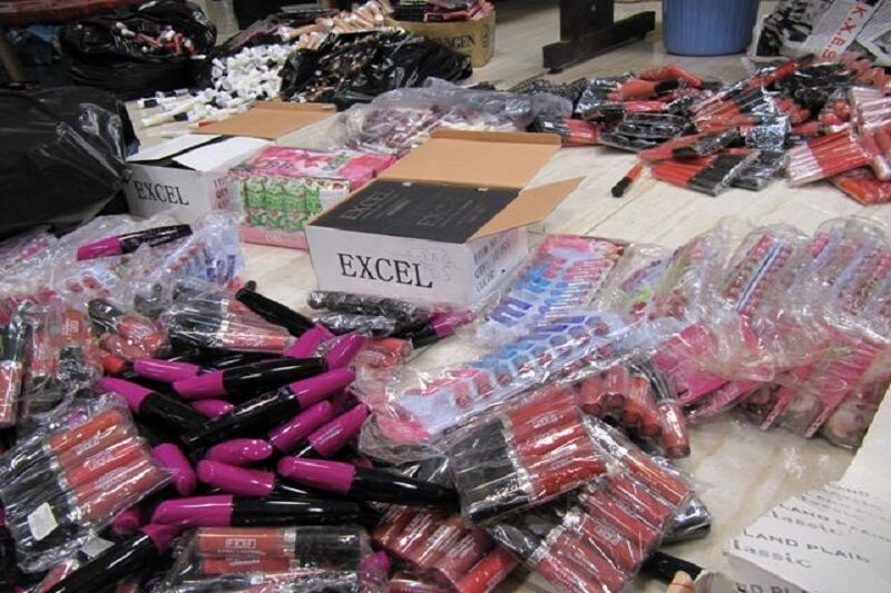 زیبایی زیرزمینی! انبار ۴۰۰ میلیاردی لوازم آرایشی قاچاق در گرمدره