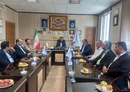 مشورت با اصناف در تصمیم‌گیری‌های حوزه پوشاک ضروری است